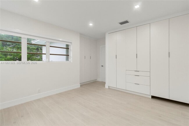 Building Photo - 1261 98th St