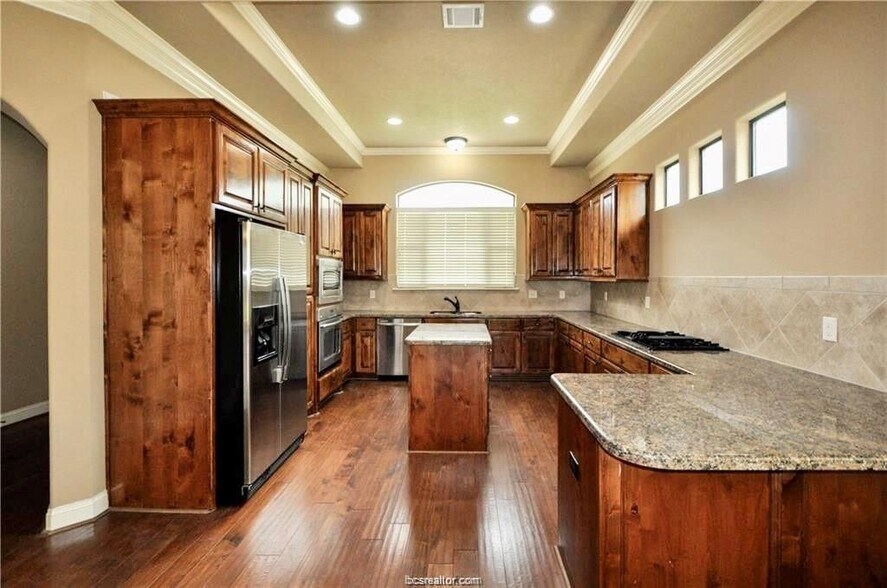 Building Photo - 15615 Wood Brook Ln