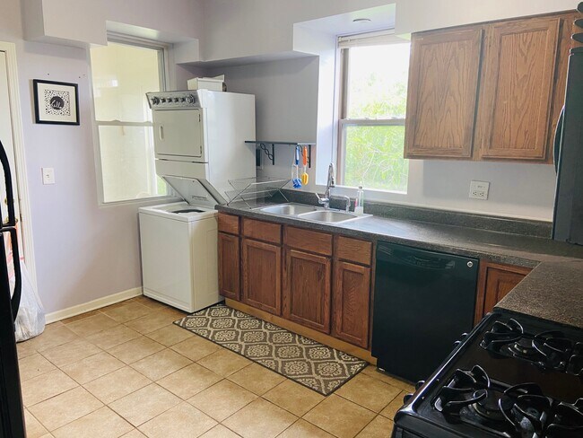 Building Photo - 1656 N Talman Ave