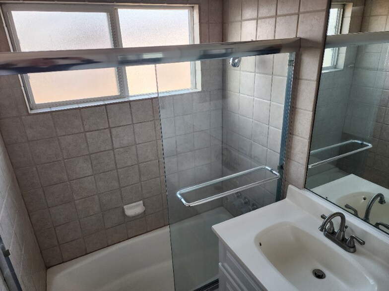 Building Photo - 1025 Idaho Ave