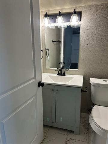 Building Photo - 2815 Hedgerow Dr