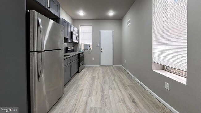 Building Photo - 141 N Peach St