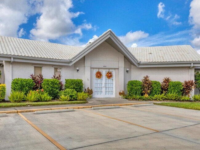 Building Photo - 5381 Kelly Dr