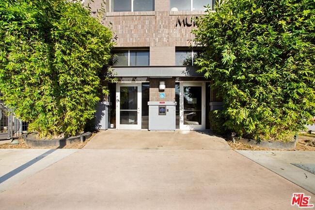 Building Photo - 629 Traction Ave