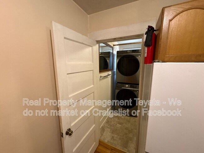 Building Photo - 1405 Halleck St