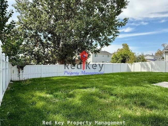 Building Photo - Geneva Way Single Family Home