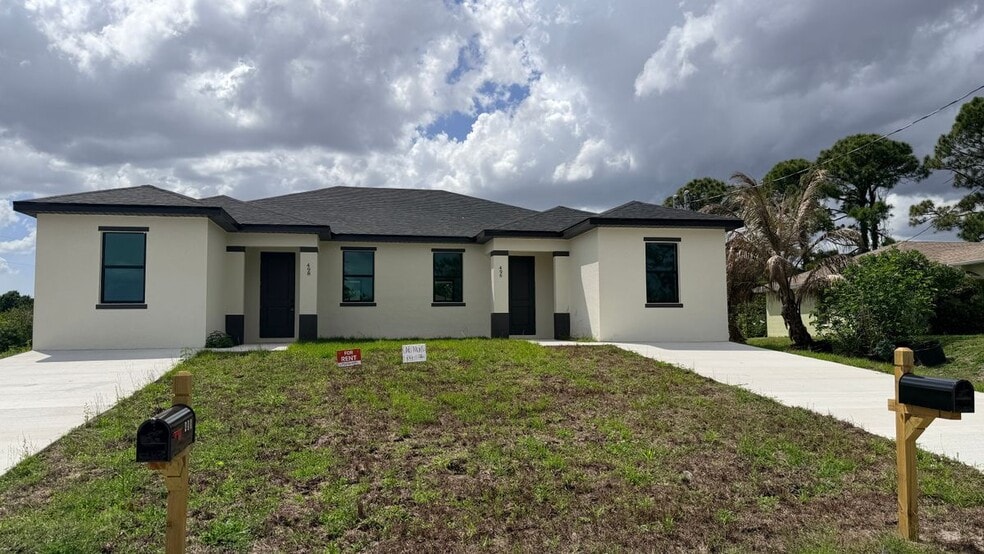 Building Photo - 498 Loretta Ave S