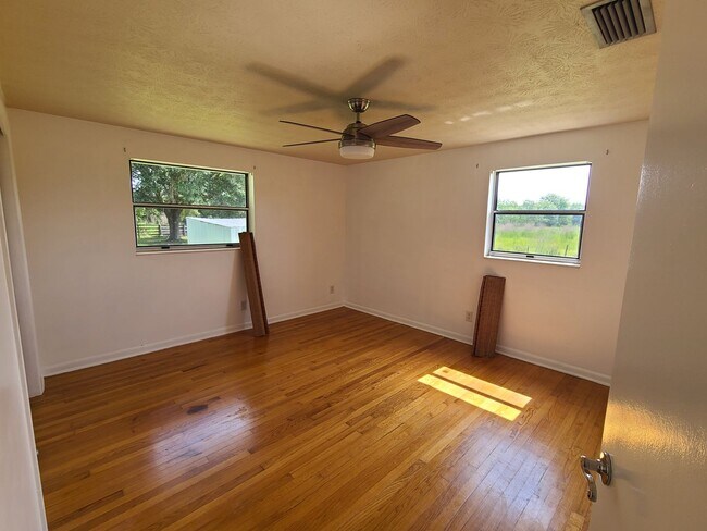 Building Photo - 16579 137th Ave