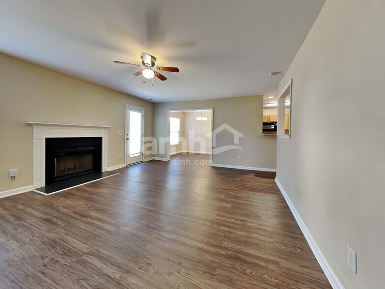 Building Photo - 1528 Pebble Ridge Dr