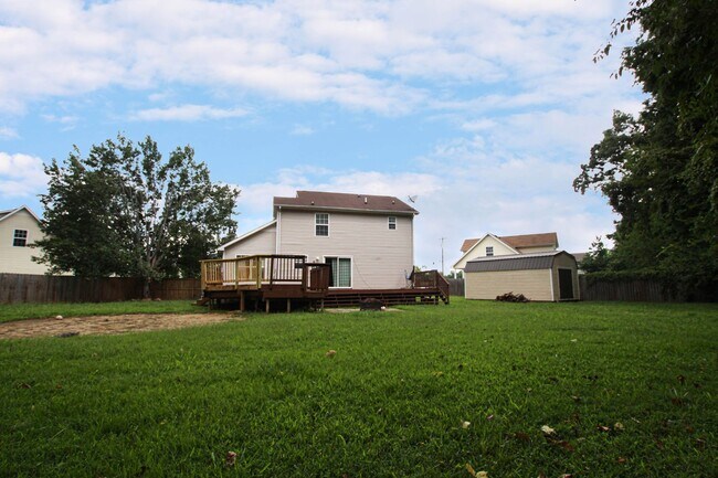 Building Photo - Pet Friendly Two Bedroom!