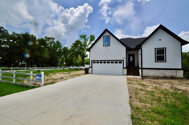 Building Photo - 111 Big Deer Dr