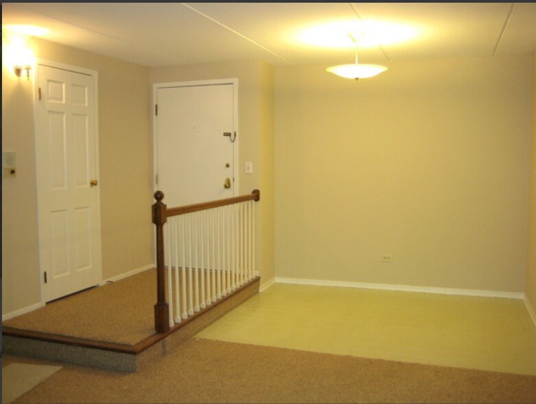 Building Photo - 5580 Wolf Rd