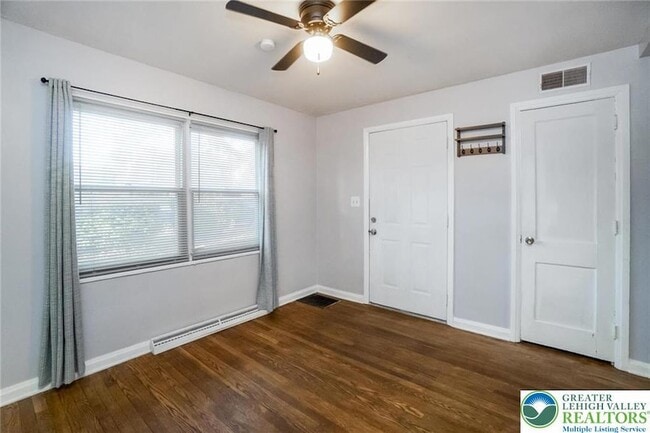 Building Photo - 240 Palmer St