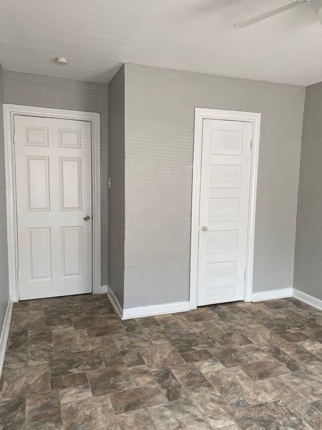 Building Photo - POINSETTIA DUPLEX