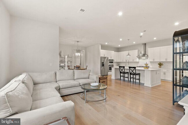 Building Photo - 43443 Croson Ln