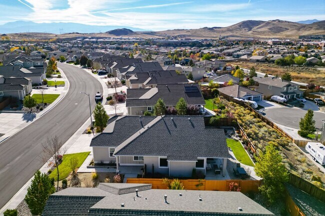 Building Photo - FULLY FURNISHED home available now.