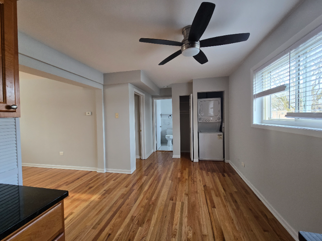 Building Photo - 2214 W Touhy Ave