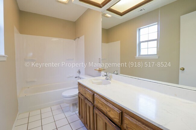 Building Photo - 3 Bed | 2 Bath in East Tulsa!