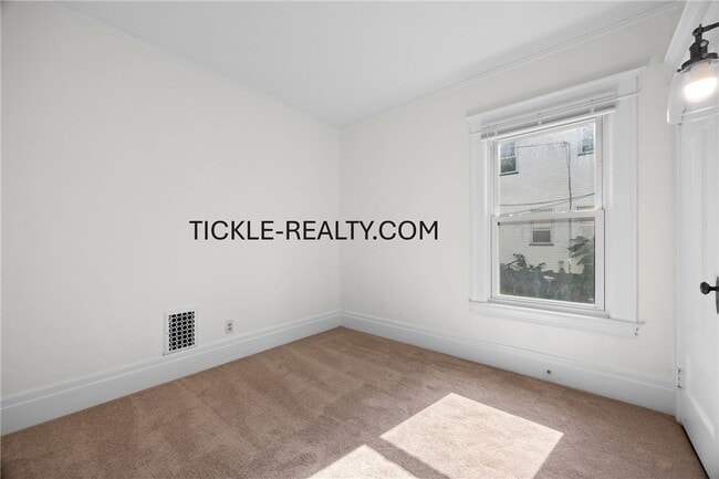 Building Photo - 15-17-17 Roosevelt St