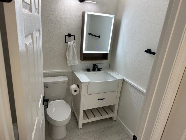 Building Photo - SEASONAL RENTAL - Downtown Sarasota Renovated Waterfront Condo