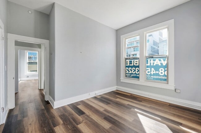 Building Photo - Modern 10-Room Downtown Gem – Ideal for Fl...