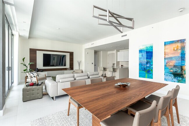 Building Photo - 3100 N Ocean Dr