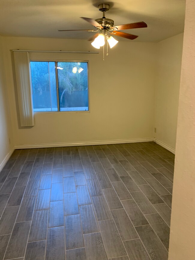 Building Photo - 5460 White Oak Ave