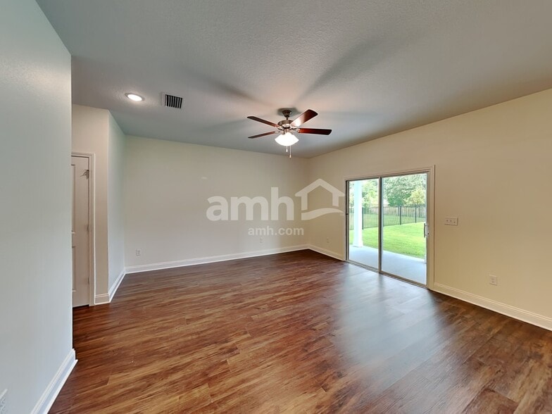 Building Photo - 329 Banyan Frst Dr