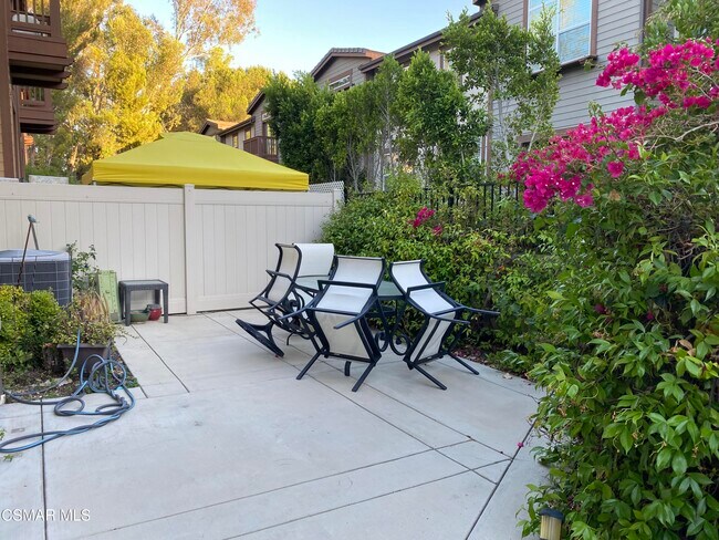 Building Photo - 730 Tennis Club Ln