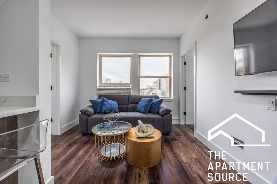 Building Photo - 1553 W Hollywood Ave