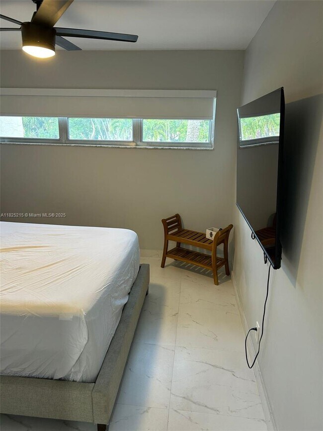 Building Photo - 21 Jacaranda Country Club Dr