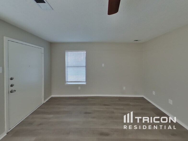 Building Photo - 1624 Bent Brook Dr