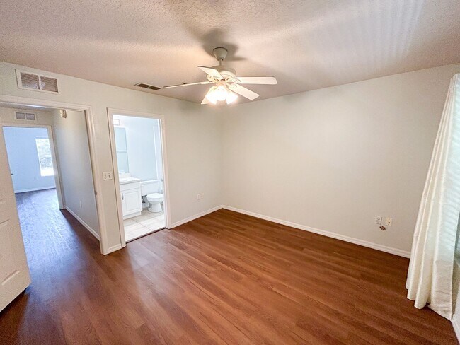 Building Photo - 2/2.5 Cozy Condo in Isabella Park