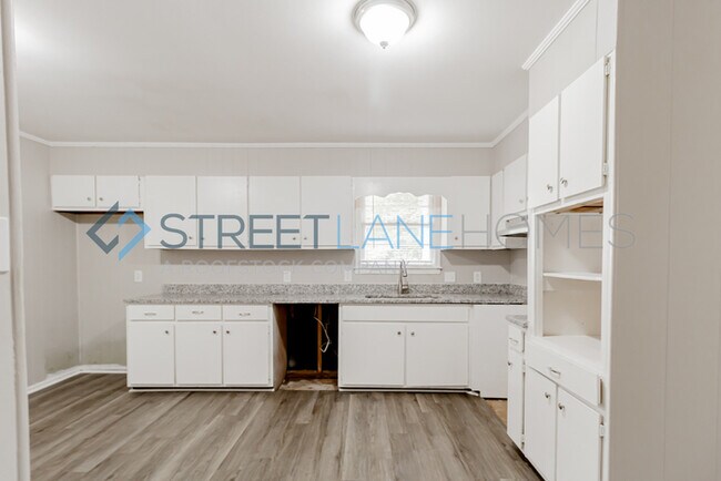 Building Photo - REDUCED!