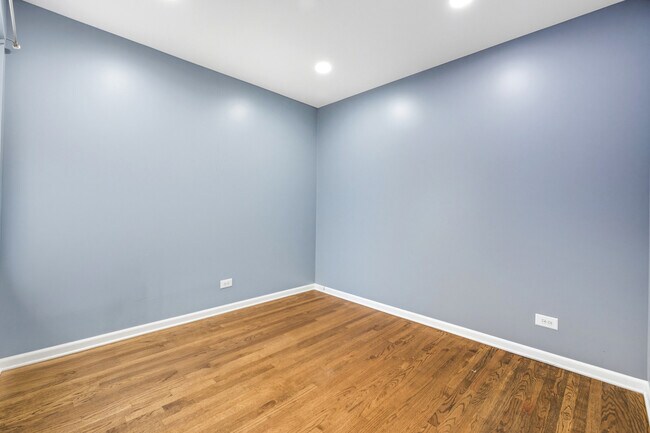 Building Photo - 6312 N Fairfield Ave