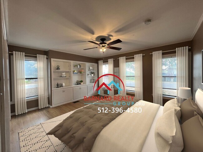 Building Photo - Charming 1970s home with mini original fea...