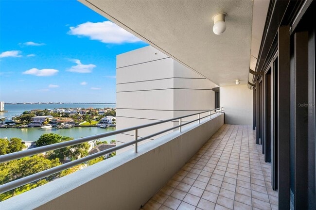 Building Photo - 5950 Pelican Bay Plaza S