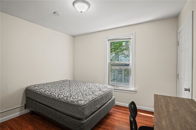 Building Photo - 409 S Aurora St