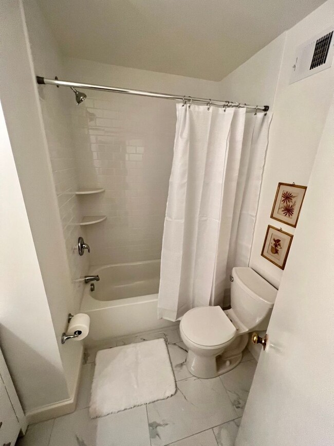 Building Photo - Where Elegance Meets Home! Waiting on you!