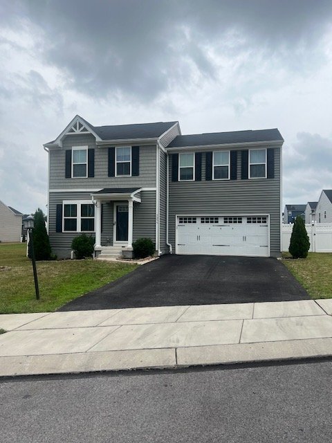 Building Photo - "Beautifully Maintained 4 Bedroom Home wit...