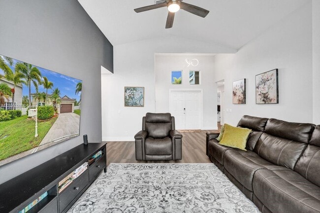 Building Photo - 1063 Cedar Falls Dr