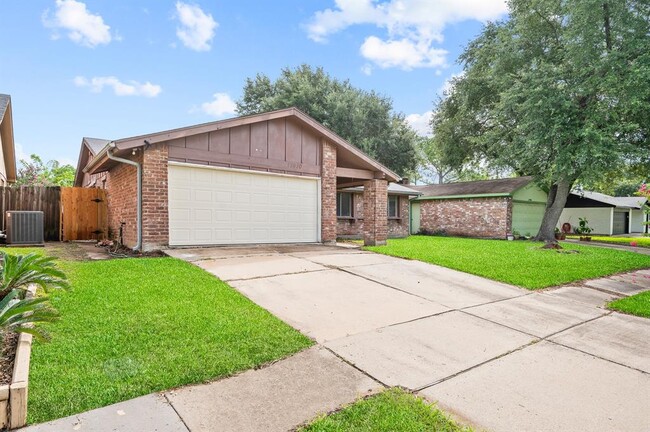 Building Photo - 13910 New Village Ln