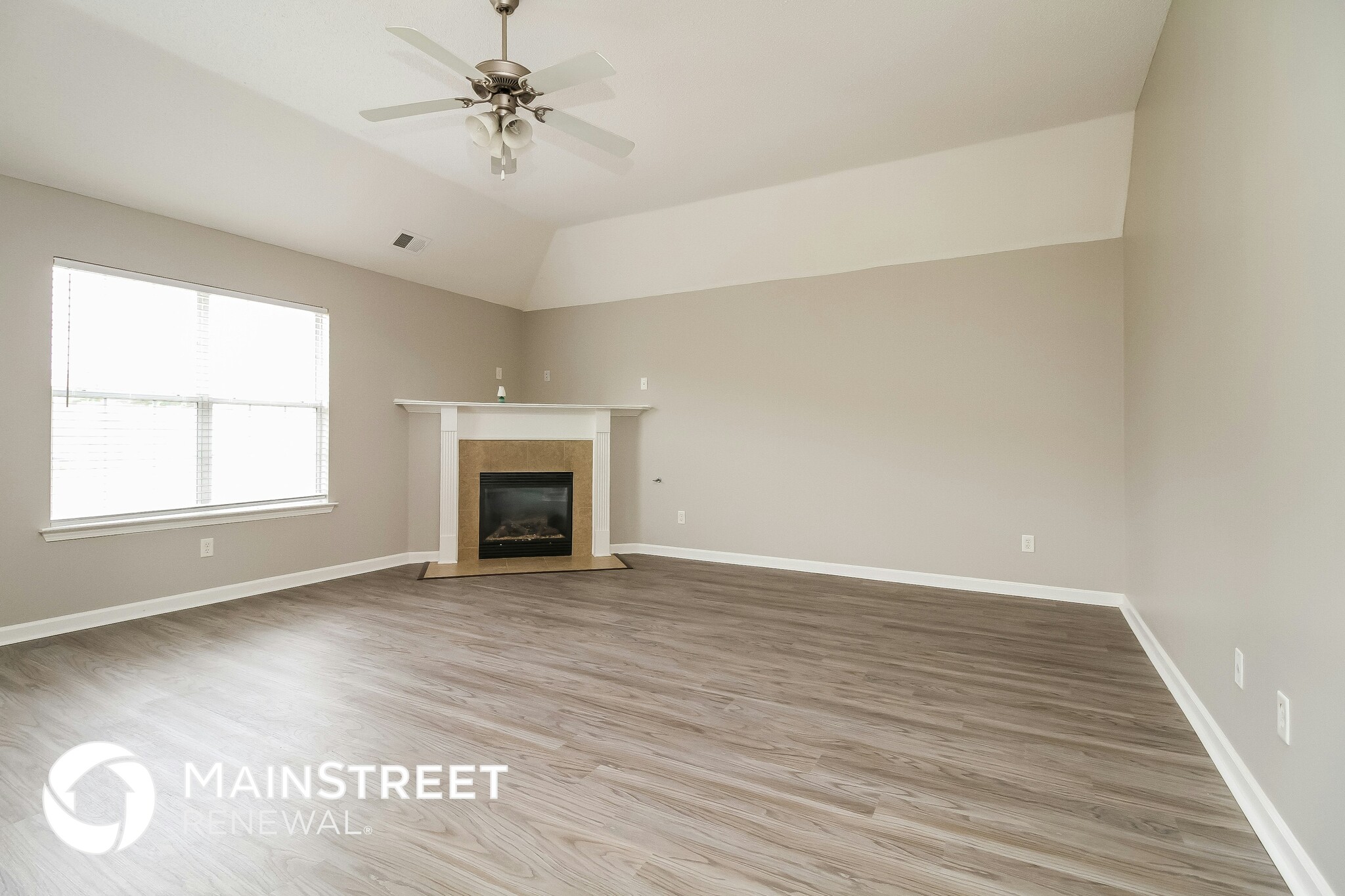 Building Photo - 3182 Pinetree Loop S