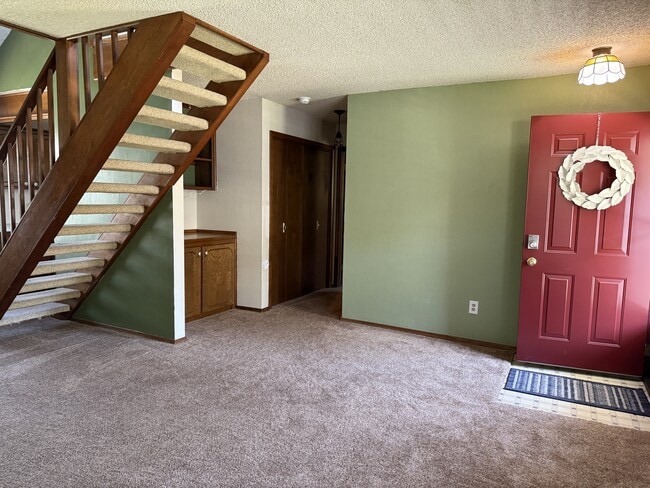 Building Photo - 2208 Timbercrest Dr