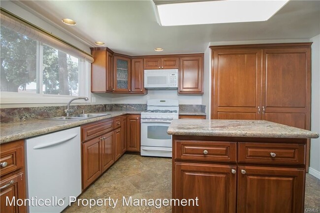 Building Photo - 4 br, 2.5 bath House - 21162 Surfwood Lane