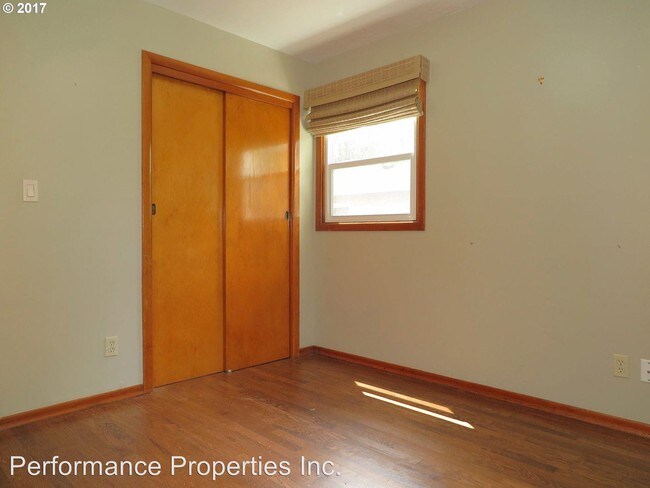 Building Photo - 4 br, 2 bath House - 7923 SE Sherman Street