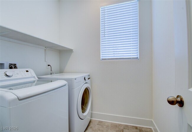 Building Photo - 7355 Crown Lndg St