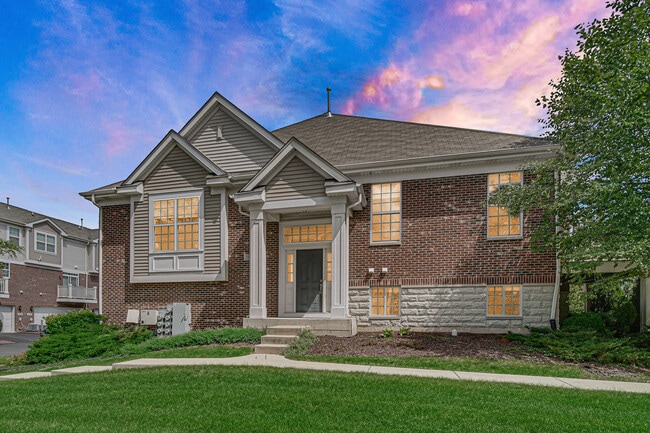 Building Photo - 2528 Dunraven Ave