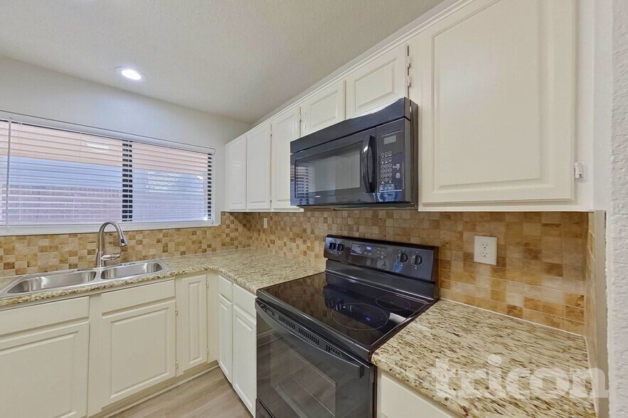 Building Photo - 161 Hunter Dr