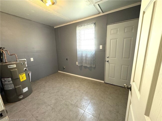 Building Photo - 107 S Oak St